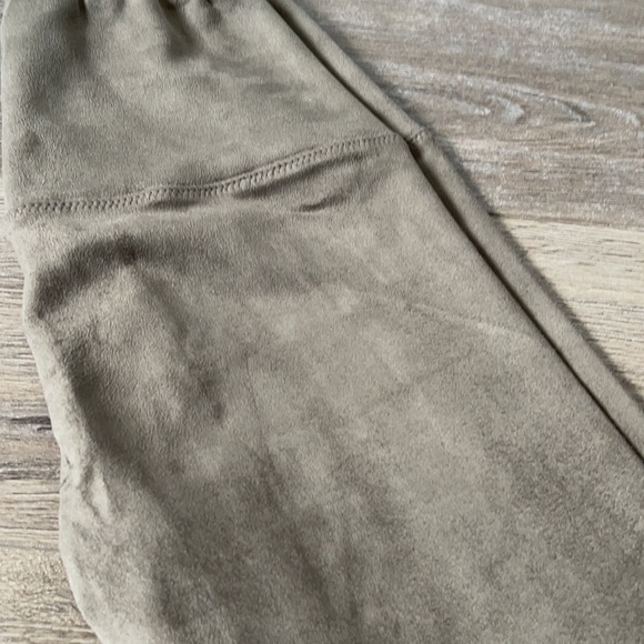 Aritzia Daria suede leggings. XS - Picture 2 of 10